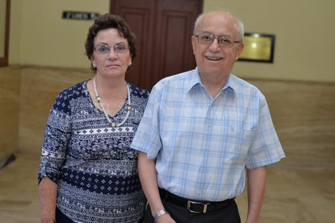 16082016 EN FESTEJO.  María José y María Fernanda.