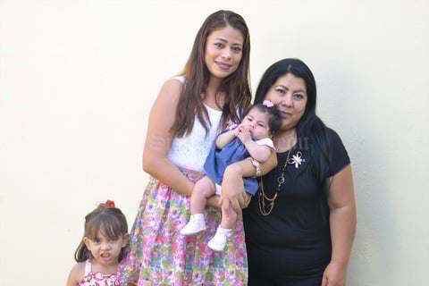 11082016 Felicitan a la novia