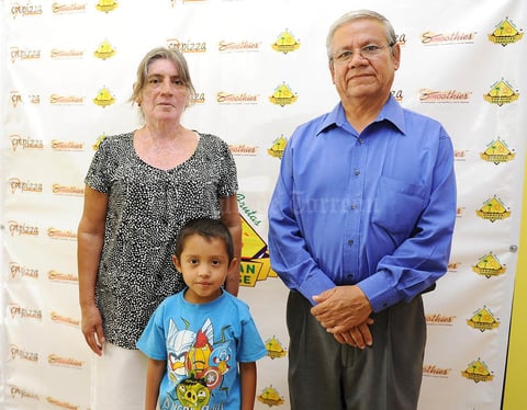 11082016 Yolanda, Juan José y Leonel.