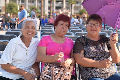 17082016 Connie, María Esther y Josefina.