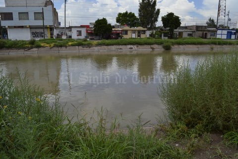 Los 30 metros cúbicos de agua (30 mil litros) restantes, se desfogan por el lado de Gómez Palacio en el ejido San José de Viñedo, por la parte baja del libramiento Norte, cercano al ejido La Concha en Torreón.