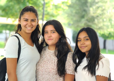 Nohemí, Nicole y Jessica