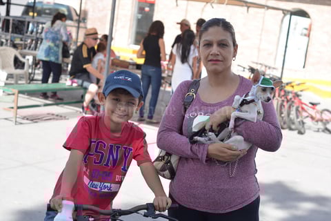 20082016 DE PASEO.  Alan y Blanca.