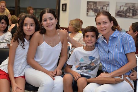 19082016 EN FAMILIA.  Tamara, Marieta, Damián y Mayte.