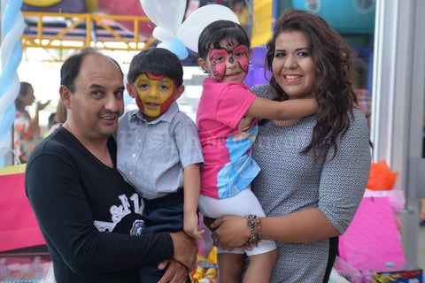 19082016 DE PASEO.  Jesús, Frida y Regina.