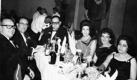 14082016 Maestra en EnfermerÃ­a MarÃ­a AsunciÃ³n Granados RodrÃ­guez y Dr. Sergio RamÃ³n Olivares JimÃ©nez en su boda el 9 de agosto de 1975 en el Templo anexo a la Iglesia de San JosÃ©. Hoy estÃ¡n cumpliendo 41 aÃ±os de matrimonio.