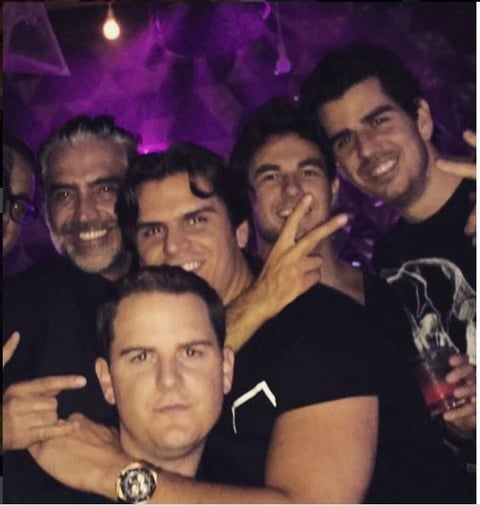 El empresario es amigo íntimo del cantante Alejandro Fernández.