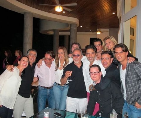 Valladares es amigo de Lili y Emilio Estefan.