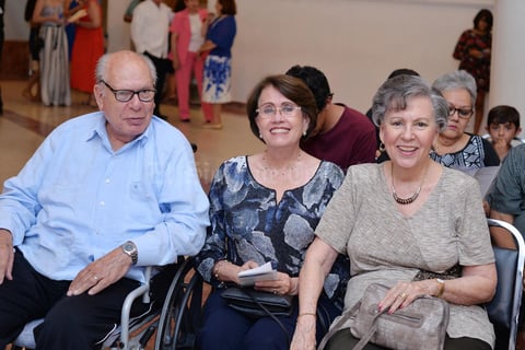 21082016 EN EL TEATRO.  Edelmiro, Susana y Laura.