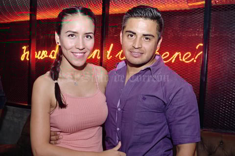 21082016 EN FESTEJO.  Michelle y Gaby.