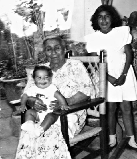 21082016 Aurelio Rodríguez y su bisabuela en 1951.