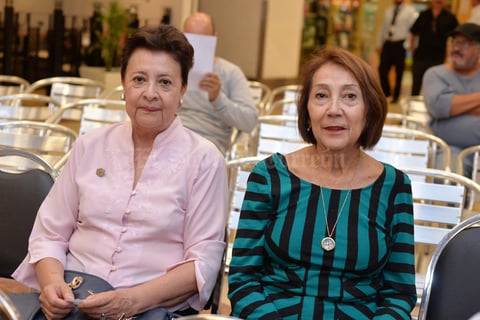 24082016 Coca y Laura.