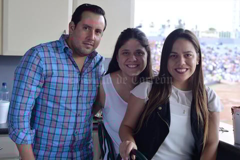25082016 José Luis, Gaby y Olivia.