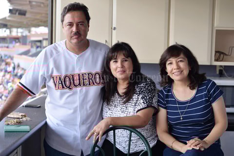 25082016 Erubiel, Claudia y Bety.