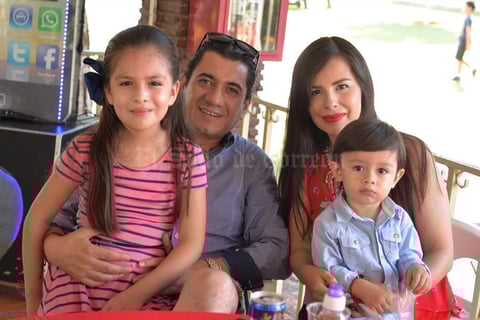 26082016 Zoe, Javier, Karina e Ian.