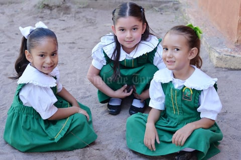 26082016 Valentina, Carmela, Constanza.