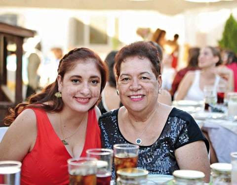 27082016 EN RECIENTE EVENTO.  Cecilia y Claudia.