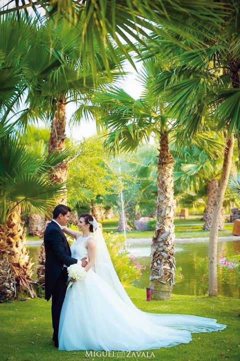 28082016 Juan Francisco González Díaz y Carla Yaneth Crispín Herrera el pasado 13 de agosto juraron amor eterno en el altar de la Parroquia del Sagrado Corazón de Jesús, oficiando la emotiva misa el Sacerdote José Refugio Hernández Márquez. Los jóvenes contrayentes fueron acompañados por sus padres, Elodia Herrera Lozano y Santos Crispín Molina; Ma. Martha Díaz Ramírez y Juan Pablo González Alvarado. - Miguel Zavala Fotografía.
