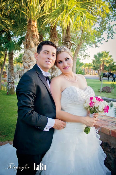 21082016 Contrajeron nupcias el pasado 5 de agosto, Ing. Carlos Andrés de la Cruz Santana y Lic. Adriana Guadalupe Caldera Aparicio. La Misa de Acción de Gracias se llevó a cabo en la Capilla de la Resurrección del Señor en Centro Saulo. Sus padres son los señores: Adriana Ma. Aparicio Morales y Marcelino Caldera Rodríguez; María del Socorro Santana García y Andrés de la Cruz Ayala. - Laru Fotografía.