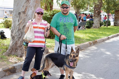 29082016 DISFRUTAN DE PASEO FAMILIAR.  Mónica y Humberto.