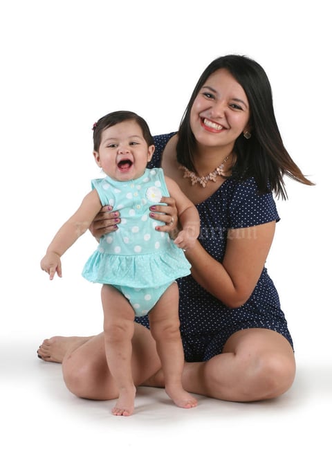 28082016 LINDA POSTAL.  Annia y Karen.