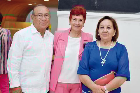 30082016 EN EL TEATRO.  Rubén, Josefina y Yolanda.