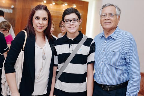 30082016 EN FAMILIA.  Marielena, José Alfonso y Alfonso.