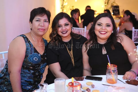 31082016 Salma, Mara y Josita.