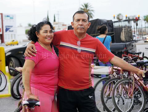 31082016 CICLISTAS.  Margarita y Gerardo.