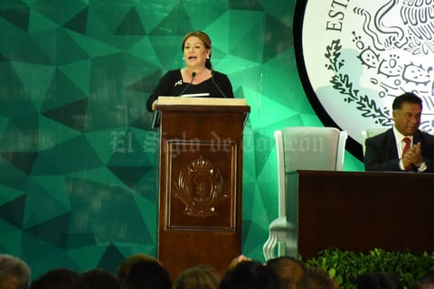 Leticia Herrera Ale tomó protesta esta noche como presidenta municipal de Gómez Palacio.