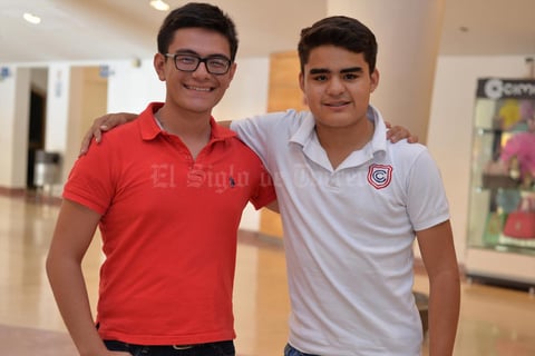 02092016 EN EL TEATRO.  Mario y Jared.