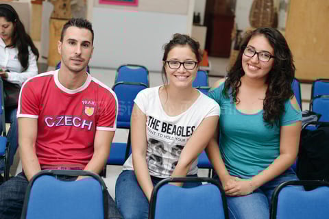 02092016 ESTUDIANTES.  Daniel, Karla e Iliana.