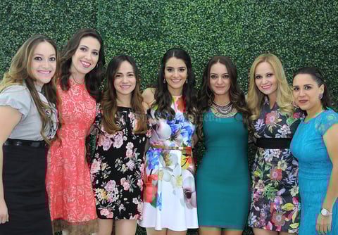 Nuria con sus amigas
