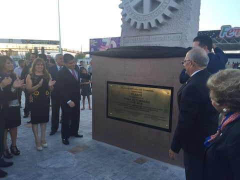 Previo a la inauguración, fue develada una placa conmemorativa del 70 aniversario de la Feria de Torreón, para luego realizar un recorrido por las instalaciones y conocer los atractivos que se ofrecerán a los asistentes.