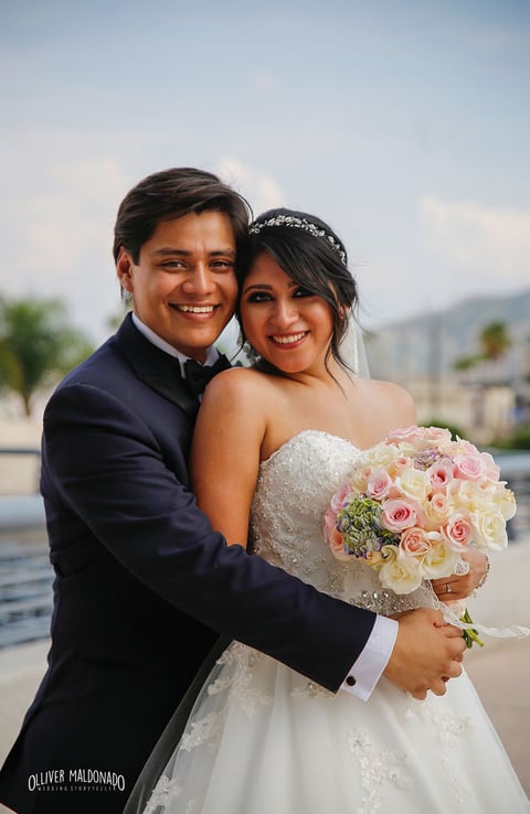 04092016 Ing. Miguel Ángel Ibarra Belmonte e Ing. Alma Aremy Silos Arriaga unieron su vidas ante el altar de la Parroquia Los Ángeles el pasado 13 de agosto, en presencia de sus padres, Patricia Belmonte Márquez y Ángel de Jesús Ibarra Méndez; Alma Rosa Arriaga Ramos y Luis Enrique Silos Crispín. - Olliver Maldonado.