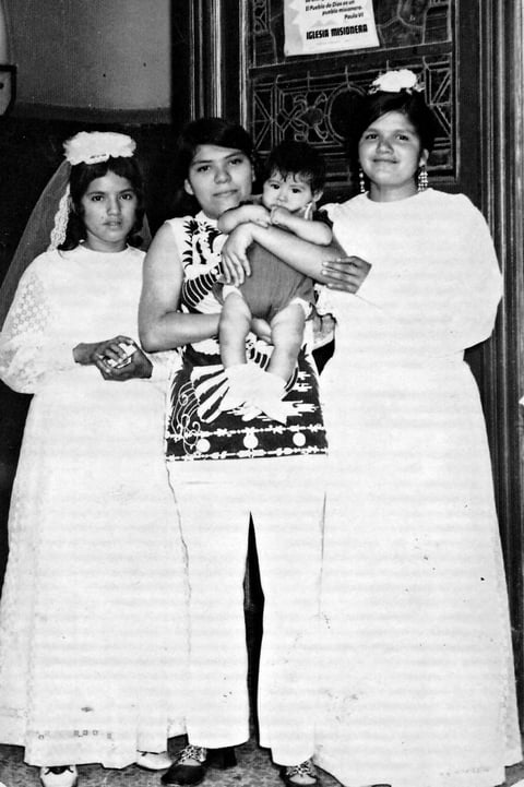 04092016 Emma Rodríguez, Baltazar Méndez, Catalina Rodríguez y Guadalupe Rodríguez. Recuerdo de la Primera Comunión de Catalina y Guadalupe en agosto de 1973.