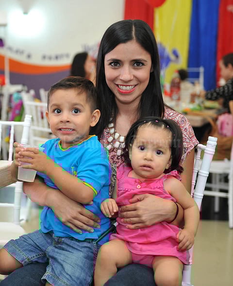05092016 Mateo, Mariana y Mariana.