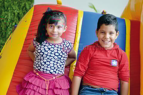 05092016 DISFRUTAN.  Nidia y Justin.