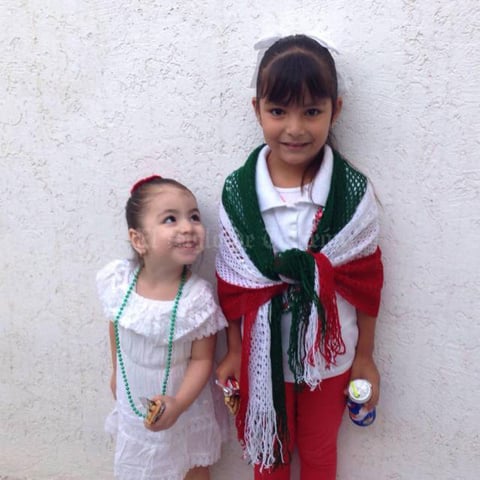 05092016 MUY LINDAS.  Sara y Alina.