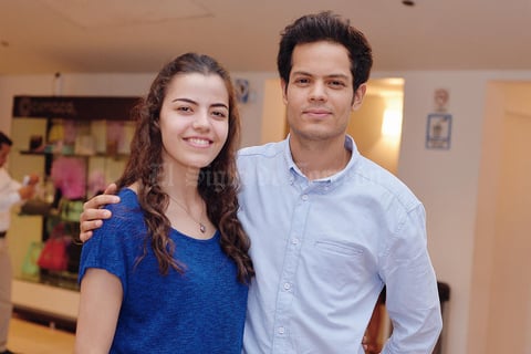 04092016 MUY CONTENTOS.  Ana y Carlos.
