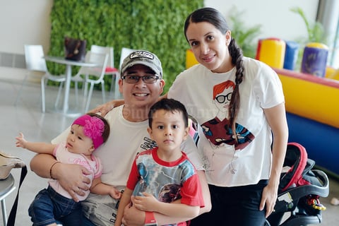 06092016 EN FAMILIA.  Carlos, Romina, Mathi y Rosy.