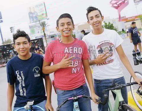 08092016 PASEAN EN BICI.  Darío, Jonathan y Andrés.