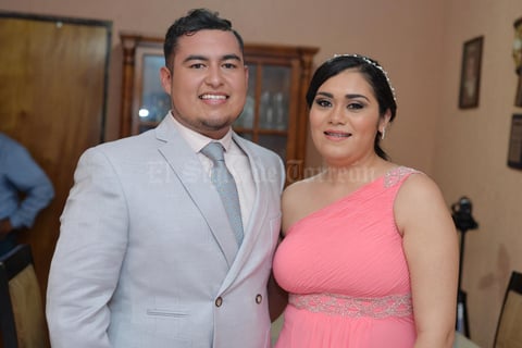 10092016 La feliz pareja después de firmar el acta de matrimonio.