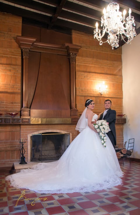 11092016 Lupita Rodríguez Escareño y Jimmy Palacios Vargas unieron sus vidas en matrimonio. Sus padres son: Josefina Escareño Ramírez y Raymundo Rodríguez Alvarado; Ana Lilia Vargas Hernández y Agustín Jaime Palacios Gutiérrez. - Benjamín Fotografía.