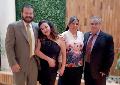 11092016 Arturo Sánchez y Ramón Delgado acompañados por sus esposas, Florencia Durán y Norma Spindola.