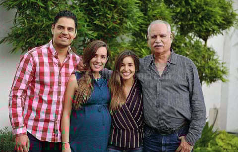 11092016 EN FAMILIA.  José, Sonia, Ana Paula y Ricardo.