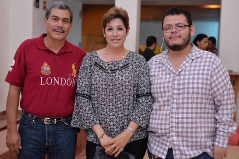 13092016 EN EL TEATRO.  Héctor, Margarita y Óscar.
