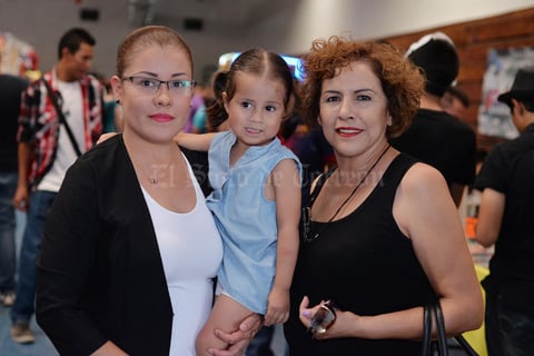13092016 EN FAMILIA.  Yadira, Ximena y Mary.