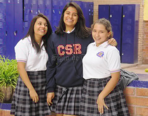13092016 EN EL COLE.  Katia, Fernanda y Maryfer.