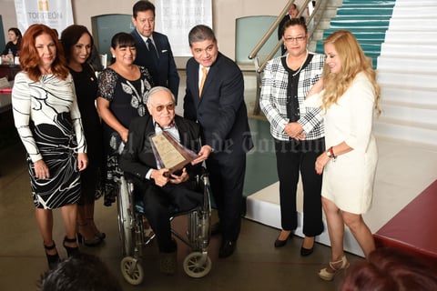 El “Trofeo de Cristal” se entregó a Sergio Barrón Delgadillo.